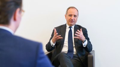 Ministerpräsident Hendrik Wüst trifft den italienischen  Botschafter Armando Varricchio