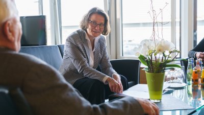 Ministerin Scharrenbach ehrt Werner Schmidt mit dem Verdienstorden des Landes Nordrhein-Westfalen