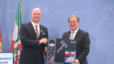 Ministerpräsident Armin Laschet zeichnet 19 Bürgerinnen und Bürger mit dem Landesverdienstorden aus