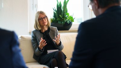 Ministerpräsident Wüst empfängt die Botschafterin des Vereinigten Königreichs Jill Gallard