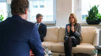 Ministerpräsident Wüst empfängt die Botschafterin des Vereinigten Königreichs Jill Gallard