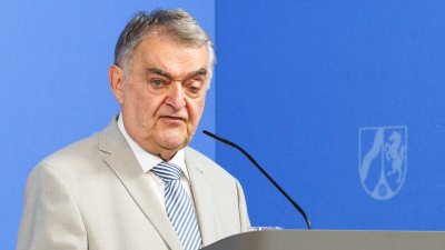 Kabinettspressekonferenz zur NRW-Bundesratsinitiative zur Verschärfung von Straftaten im Amt