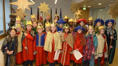 Ministerin Löhrmann empfängt Sternsinger in Düsseldorf, 04.01.2013