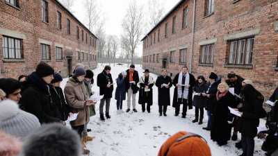 Ministerpräsident Armin Laschet gedenkt in Auschwitz den Opfern des Holocaust