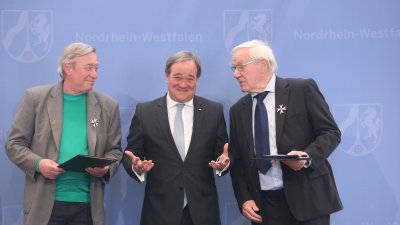 Ministerpräsident Armin Laschet zeichnet 19 Bürgerinnen und Bürger mit dem Landesverdienstorden aus