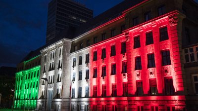 Nordrhein-Westfalen leuchtet: Zum 74. Landesgeburtstag erstrahlen historische Bauwerke in den Landesfarben
