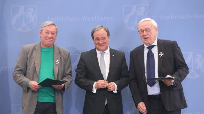 Ministerpräsident Armin Laschet zeichnet 19 Bürgerinnen und Bürger mit dem Landesverdienstorden aus