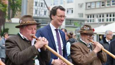 Ministerpräsident Hendrik Wüst nimmt an den Feierlichkeiten zum Tag der Deutschen Einheit in Erfurt teil