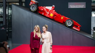 Ministerpräsident Hendrik Wüst verleiht den Staatspreis an Michael Schumacher