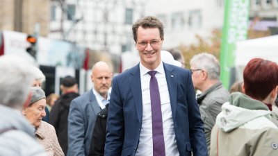 Ministerpräsident Hendrik Wüst nimmt an den Feierlichkeiten zum Tag der Deutschen Einheit in Erfurt teil