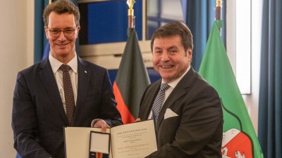 Bundesverdienstorden an Georg Eickholt aus Bedburg