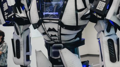 Ein Roboter mit dem Schriftzug "gamescom"