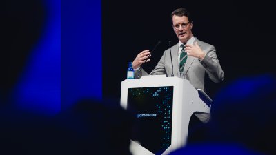 MP Wüst während seiner Rede