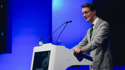 MP Wüst während seiner Rede