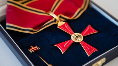 Ministerpräsident Wüst händigt engagierten Bürgern den Bundesverdienstorden aus