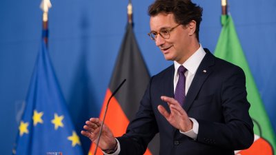 Ministerpräsident Wüst händigt engagierten Bürgern den Bundesverdienstorden aus