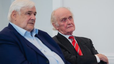 Ministerpräsident Wüst händigt engagierten Bürgern den Bundesverdienstorden aus