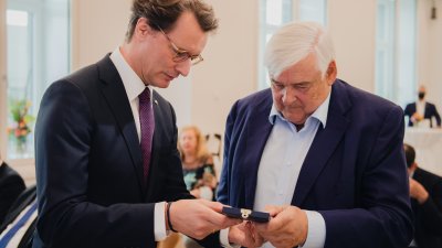 Ministerpräsident Wüst händigt engagierten Bürgern den Bundesverdienstorden aus