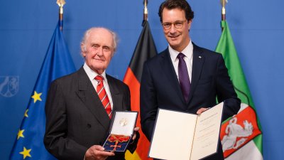 Ministerpräsident Wüst händigt engagierten Bürgern den Bundesverdienstorden aus