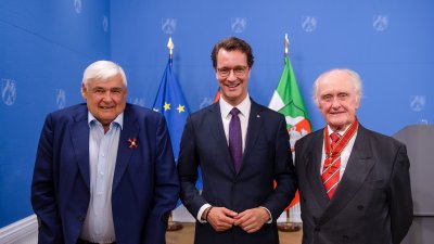 Ministerpräsident Wüst händigt engagierten Bürgern den Bundesverdienstorden aus