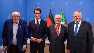 Ministerpräsident Wüst händigt engagierten Bürgern den Bundesverdienstorden aus