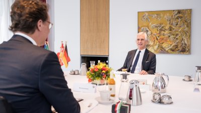 Ministerpräsident Hendrik Wüst empfängt den Botschafter von Österreich in Deutschland zum Antrittsbesuch