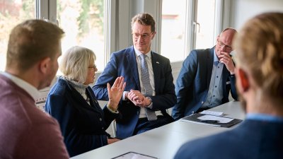 Besuch einer neuen Flüchtlingsunterkunft in Halle (Westfalen)