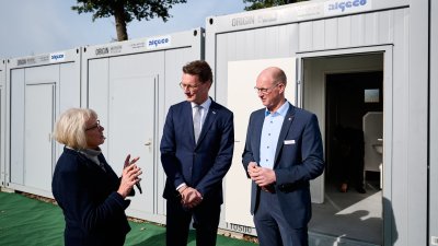 Besuch einer neuen Flüchtlingsunterkunft in Halle (Westfalen)