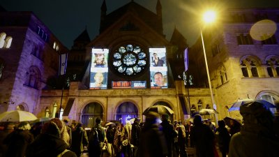 Ministerpräsident Wüst nimmt am Schweigegang zur Kölner Synagoge teil