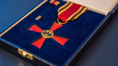 Ministerpräsident Wüst händigt engagierten Bürgerinnen und Bürgern den Bundesverdienstorden aus