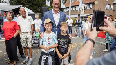 MP Wüst bei seinem Rundgang auf der Meile
