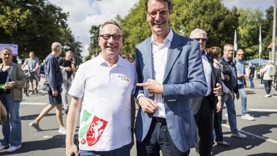 MP Wüst bei seinem Rundgang auf der Meile