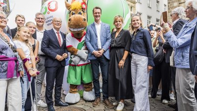 MP Wüst trifft auf der Meile Menschen