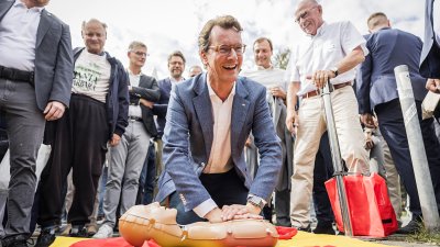 MP Wüst belebt eine Erste-Hilfe-Pupper wieder