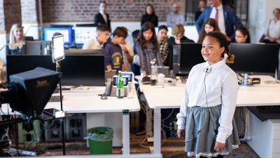 Ministerpräsident Hendrik Wüst lädt Schülerinnen und Schüler des Grundschulzentrums Sonnenstraße in die Staatskanzlei ein