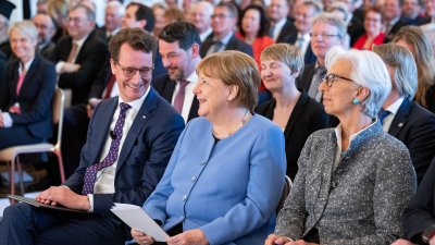 Ministerpräsident Hendrik Wüst verleiht den Staatspreis an Bundeskanzlerin a.D. Dr. Angela Merkel