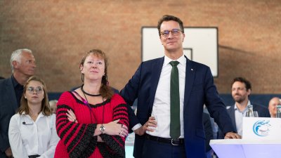 Ministerpräsident Hendrik Wüst weiht ersten Schwimmcontainer „narwali“ im Regierungsbezirk Köln ein