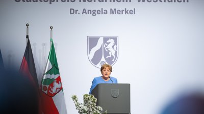 Ministerpräsident Hendrik Wüst verleiht den Staatspreis an Bundeskanzlerin a.D. Dr. Angela Merkel