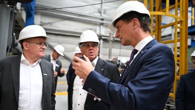 Eröffnung einer Metallpulveranlage beim Stahlhersteller Outokumpu in Krefeld