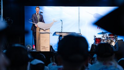 Ministerpräsident Hendrik Wüst weiht ersten Schwimmcontainer „narwali“ im Regierungsbezirk Köln ein