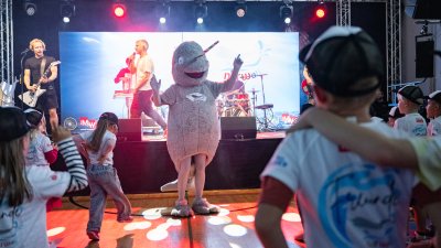 Ministerpräsident Hendrik Wüst weiht ersten Schwimmcontainer „narwali“ im Regierungsbezirk Köln ein