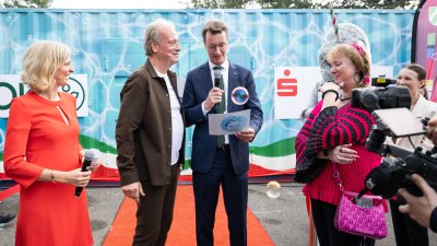 Ministerpräsident Hendrik Wüst weiht ersten Schwimmcontainer „narwali“ im Regierungsbezirk Köln ein