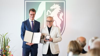 Ministerpräsident Hendrik Wüst verleiht den Verdienstorden des Landes Nordrhein-Westfalen an zehn Bürgerinnen und Bürger