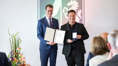 Ministerpräsident Hendrik Wüst verleiht den Verdienstorden des Landes Nordrhein-Westfalen an zehn Bürgerinnen und Bürger