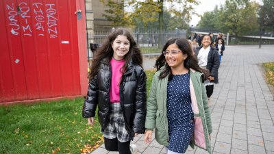Ministerpräsident Hendrik Wüst lädt Schülerinnen und Schüler des Grundschulzentrums Sonnenstraße in die Staatskanzlei ein