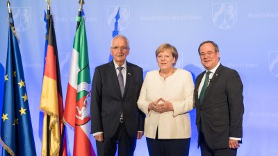 Ministerpräsident Armin Laschet verleiht den Staatspreis 2019 an Prof. Klaus Töpfer