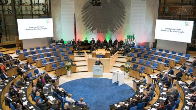 Ministerpräsident Armin Laschet verleiht den Staatspreis 2019 an Prof. Klaus Töpfer