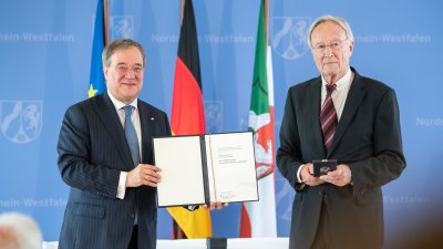 Ministerpräsident Armin Laschet verleiht den Landesverdienstorden an zehn Bürgerinnen und Bürger