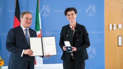 Ministerpräsident Armin Laschet verleiht den Landesverdienstorden an zehn Bürgerinnen und Bürger