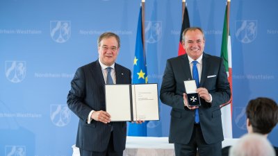 Ministerpräsident Armin Laschet verleiht den Landesverdienstorden an zehn Bürgerinnen und Bürger